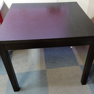IKEA BJURSTA 伸縮式テーブル 必要に応じてサイズを変...