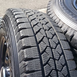 ハイエース用ブリジストンスタッドレスタイヤ デイトナブラック  