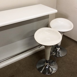 カウンターテーブル　ホワイト　イス2個セット