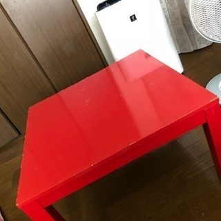 赤い こたつ机