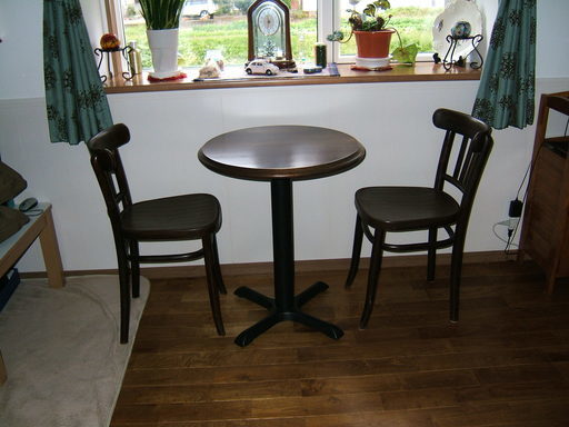 ★素敵なカフェテーブルセット(テーブル１、椅子２) ☆使用品になります。