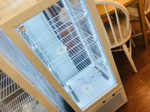 JCMのガラス冷蔵ショーケースが入荷致しました！！