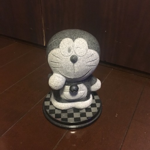 ドラえもんの置物