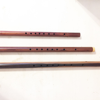 タイの木製の縦笛 (３本)
