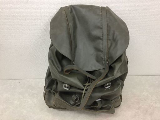 昔の軍隊用？ 巨大リュック