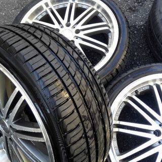 19インチホイール、バリ山のピレリタイヤ付き