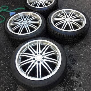 19インチホイール、バリ山のピレリタイヤ付き