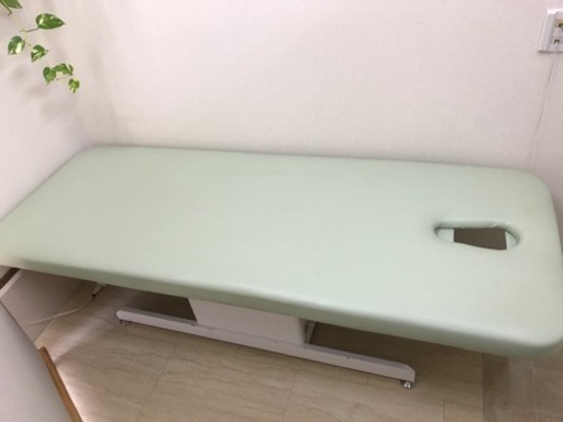 マッサージベッド(電動昇降)