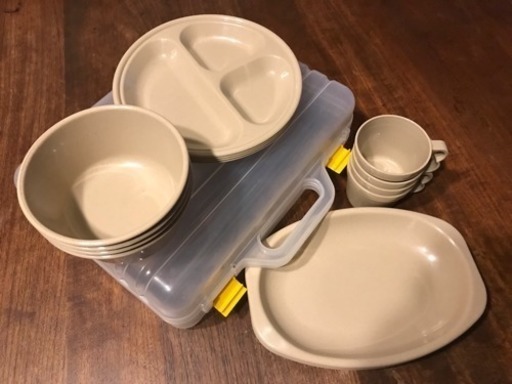 キャンプ用食器ケース入り  4種×4枚  2セット