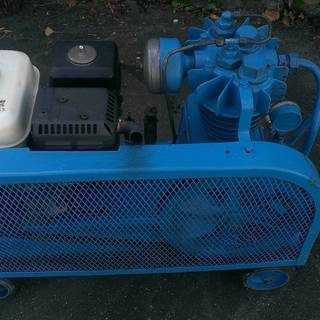 エンジンコンプレッサ－