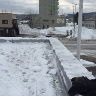屋根の雪下ろし、除雪、排雪承ります。 − 北海道
