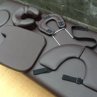 【オススメ】7セブンエステの昇降マッサージベッド　手動式のハイローMベッドでリクライニング機能付　取付フェイスやバストマット等の付属品もあり　整体院やサロン等で　配達もします 