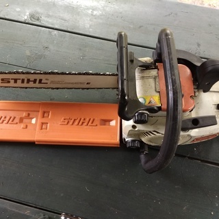 エンジンチェーンソー　STIHL　011AVTEQ　替えの新品ソーチェン１個付きです。