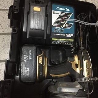 マキタ  限定カラー ゴールド18V インパクトドライバ本体、バッテリー2個、専用ケース