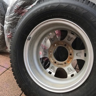 ハイエース200系ホイールとスタッドレス4本
