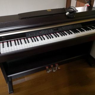 電子ピアノ譲ります ヤマハ CLP-240 黒 さらに値下げ！！