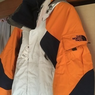 新品ノースフェイスマウンテンパーカー
