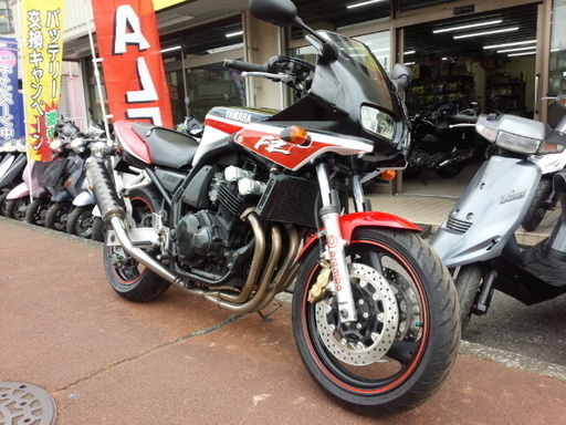 NO.2356　ＦＺ４００　水冷４サイクル１６バルブ４気筒エンジン　スーパーコンバット２本出しマフラー　☆彡