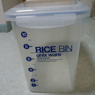 【引取り希望・無料です】プラスチック製米びつ10kg用