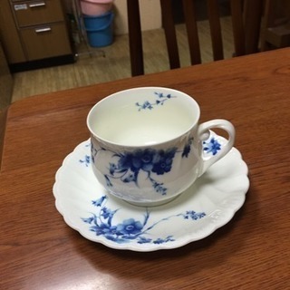 〇コーヒーカップ＆ソーサー ×2(別々の種類)