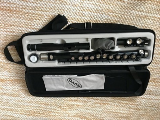 フルート  中古  黒色  ヌーボnuvo  樹脂製  プラスチック