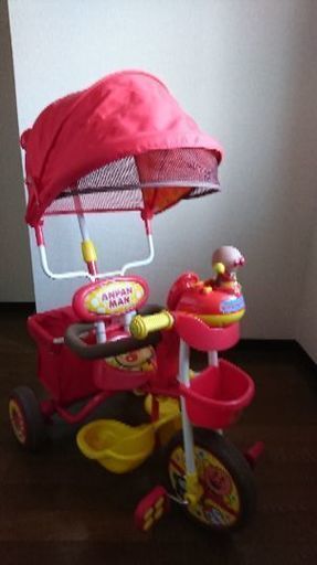 アンパンの日除け付き三輪車