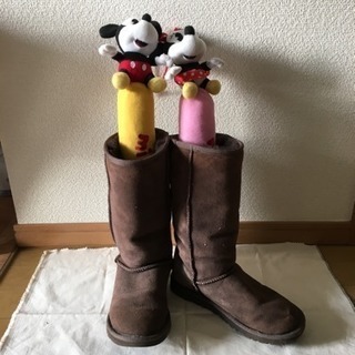 UGGのボア付きブーツ