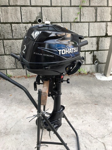 トーハツ2馬力、船外機、、綺麗です。動作問題無し土台も付けます。 トーハツ2馬力、船外機、、綺麗です。動作問題無し土台も付けます。