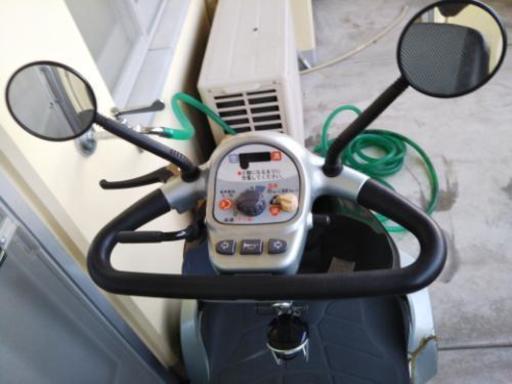 四輪電動車椅子
