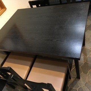 CRES製のテーブルと椅子セット 01