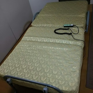 折り畳み式電動リクライニングベッド