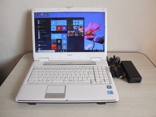 高速SSD240GB搭載　FUJITSU LIFEBOOK AH550/5BC ノートパソコン