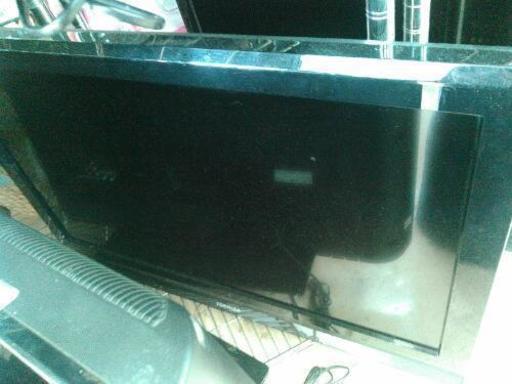 TOSHIBA　32型壁掛けテレビ　32A9000 （2011）リモコン無し　土台無し