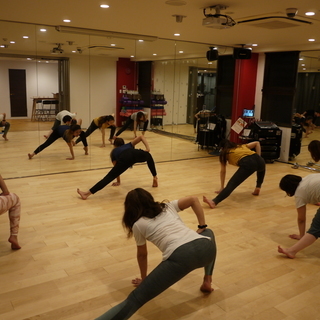 女性限定スタジオ　　女子力アップ　バーレスクダンス − 神奈川県