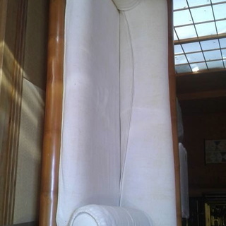 竹製のソファ