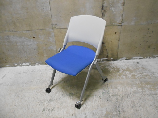 プラス　キャスター付きスタック椅子10脚セット　M800　『良品中古』【リサイクルショップサルフ】