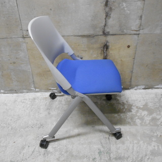 プラス　キャスター付きスタック椅子10脚セット　M800　『良品中古』【リサイクルショップサルフ】