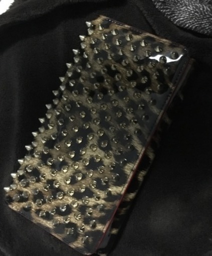 ルブタン 財布 正規品