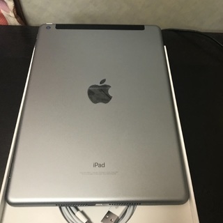 iPad(第6世代) 32GB WiFi＋セルラーモデル(docomo)