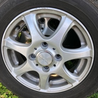 軽自動車のスタッドレスタイヤです。バリ山。