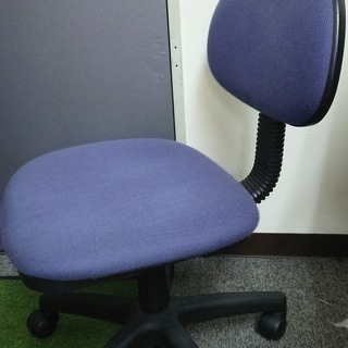 オフィス用の椅子　キャスター付き　2脚