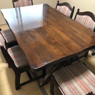 一枚板のテーブルと椅子のセット