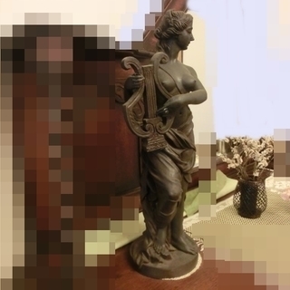 ブロンズ女神像