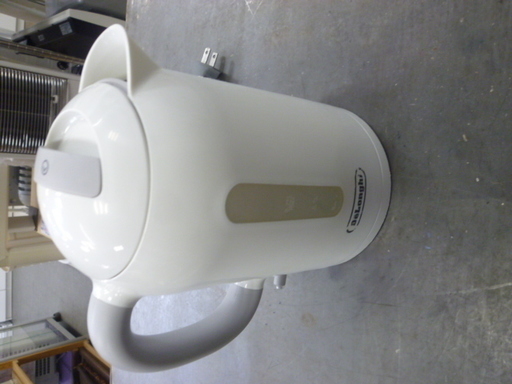 Ｒ 中古 DeLonghi 電気ケトル 0.75L ホワイト JKP240J