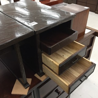 取りに来ていただける方限定!時代を感じる袖机付き文机のご紹介です