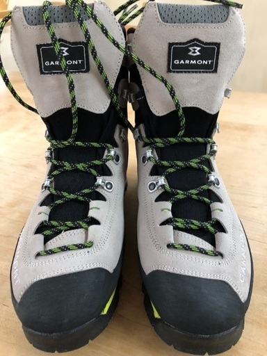 アウトドアシューズ Garmont Tower Trek Goretex
