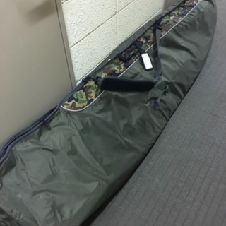 サーフボード、リーシュとカバー付き