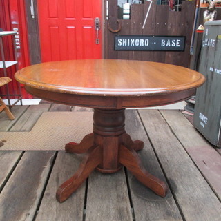 木製のダイニングテーブル・丸テーブル   4～5人掛け