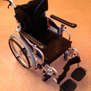 カワムラ製ブレーキ付自走式車椅子