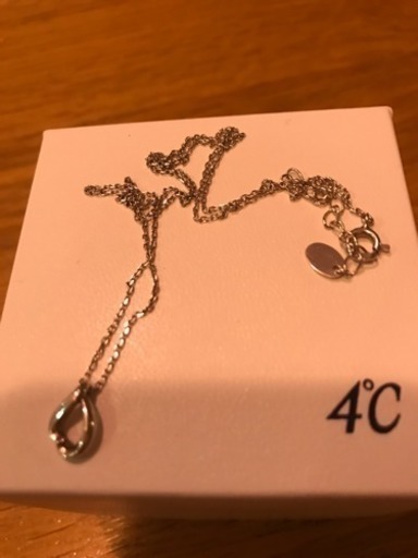4℃のシルバーのネックレス❤️
